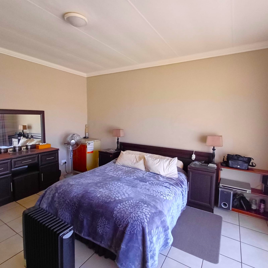 4 Bedroom Property for Sale in Buyscelia Gauteng