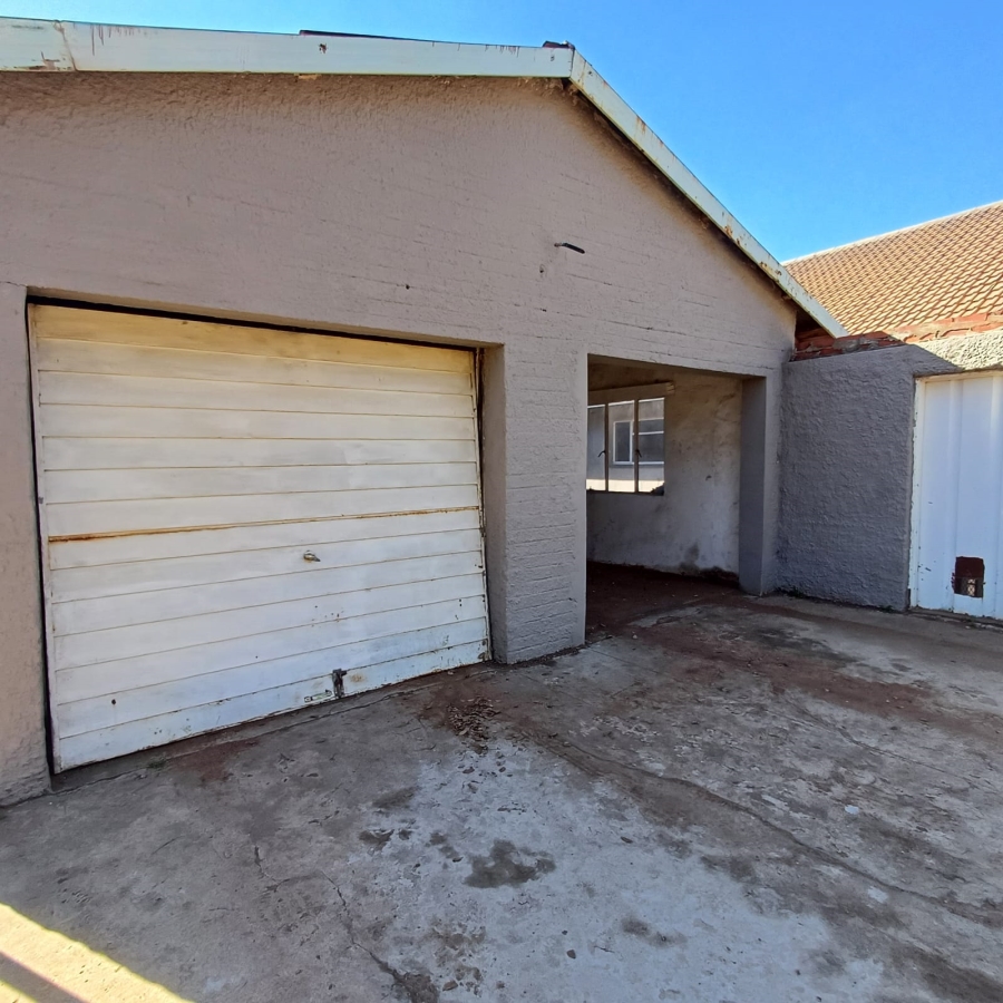 4 Bedroom Property for Sale in Buyscelia Gauteng