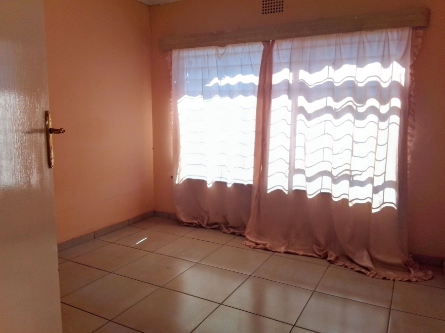 3 Bedroom Property for Sale in Finsbury Gauteng