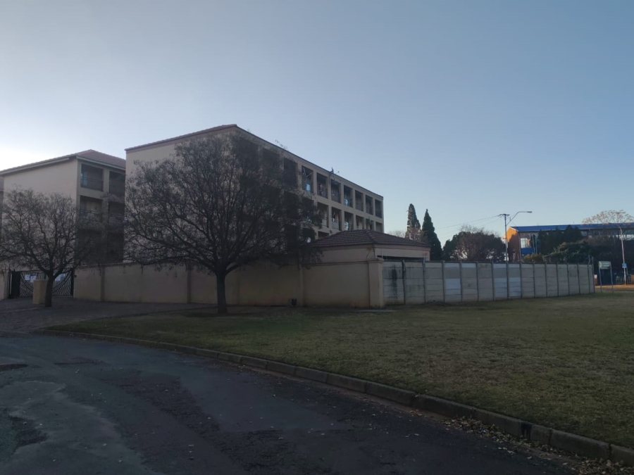 2 Bedroom Property for Sale in Three Rivers Proper Gauteng