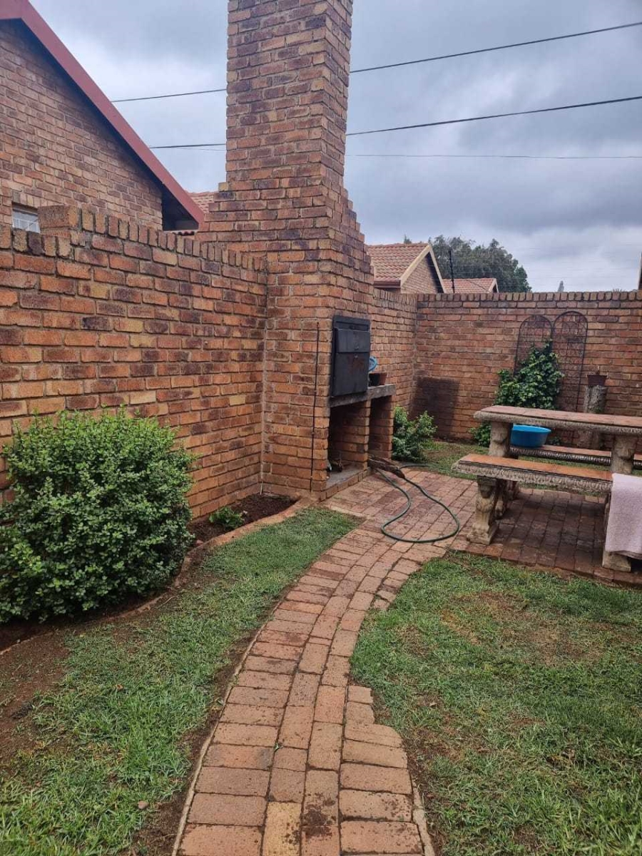 To Let 3 Bedroom Property for Rent in Rensburg Gauteng