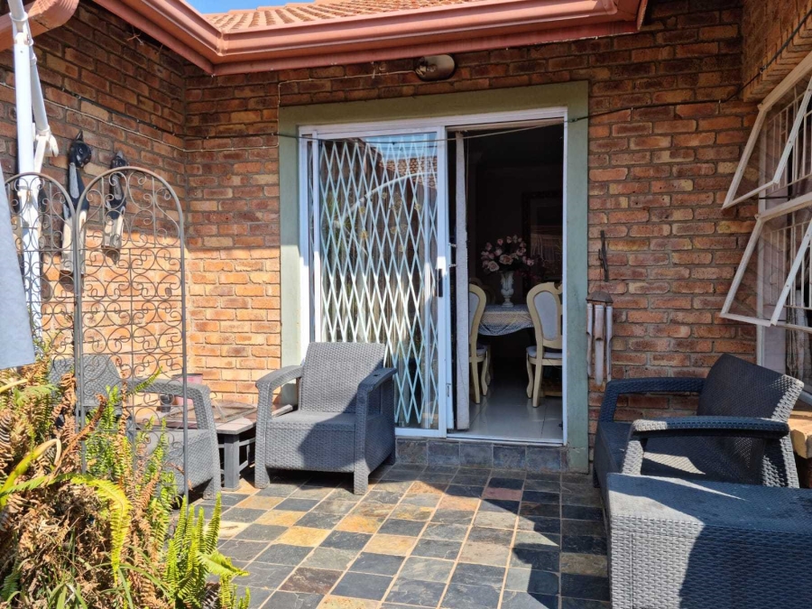 To Let 3 Bedroom Property for Rent in Rensburg Gauteng