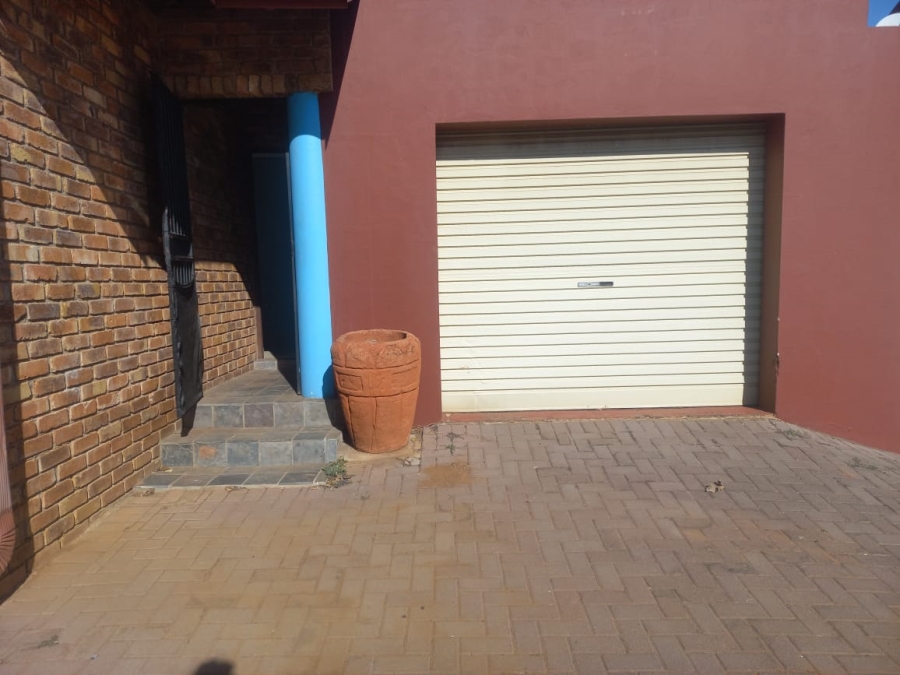 To Let 3 Bedroom Property for Rent in Rensburg Gauteng
