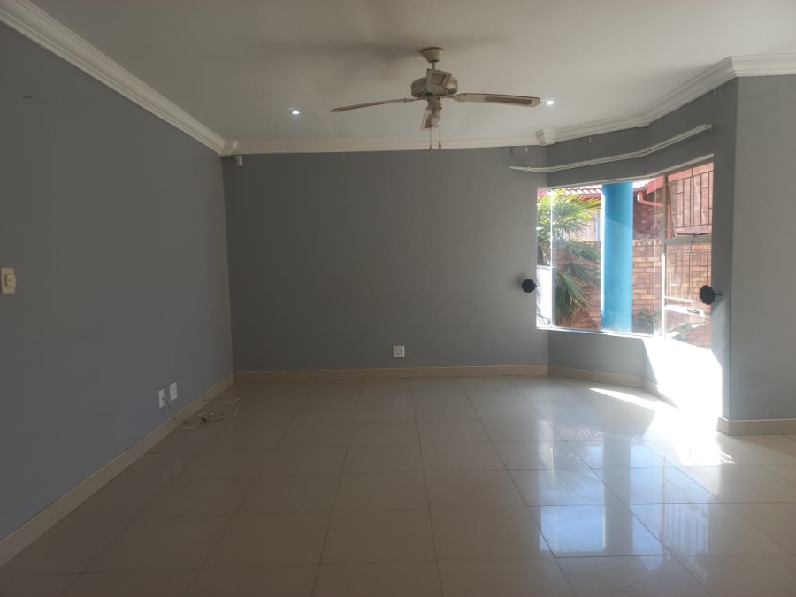 To Let 3 Bedroom Property for Rent in Rensburg Gauteng