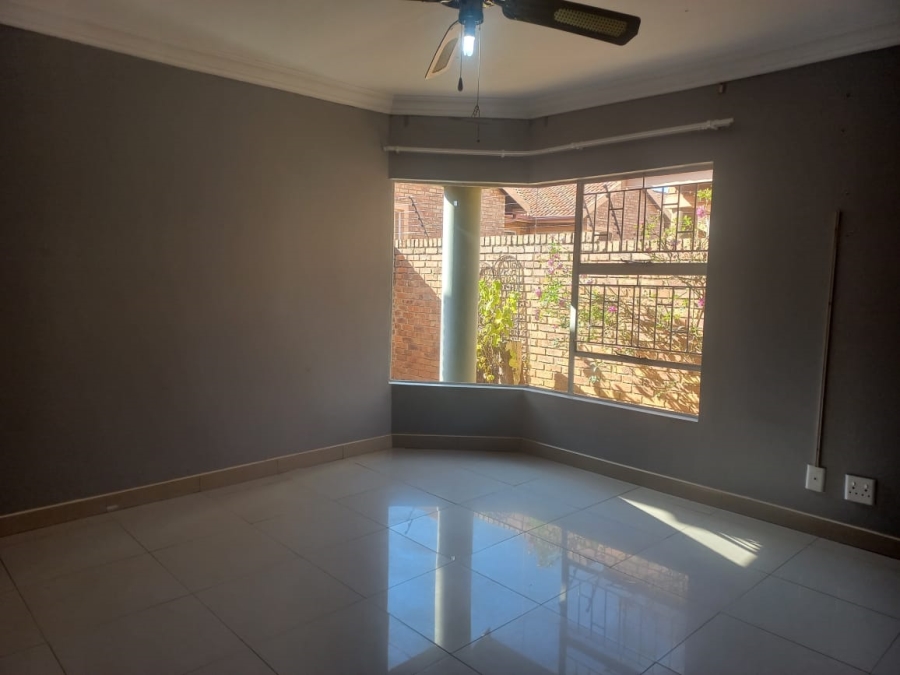 To Let 3 Bedroom Property for Rent in Rensburg Gauteng