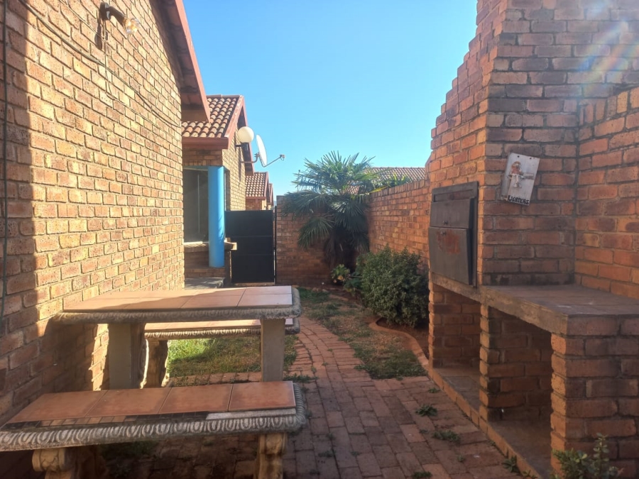 To Let 3 Bedroom Property for Rent in Rensburg Gauteng