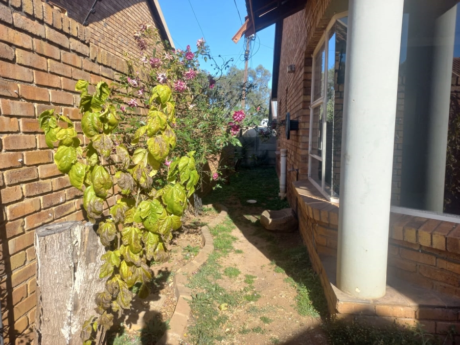 To Let 3 Bedroom Property for Rent in Rensburg Gauteng