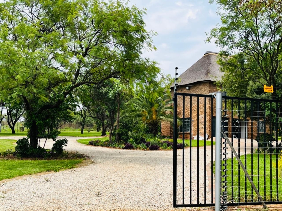 3 Bedroom Property for Sale in Leeuwfontein Gauteng
