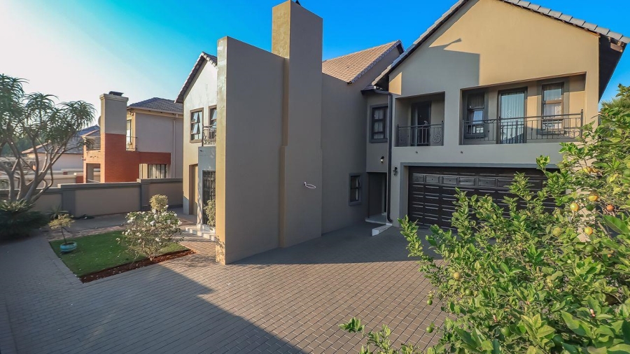 5 Bedroom Property for Sale in Rose Acres Estate Gauteng