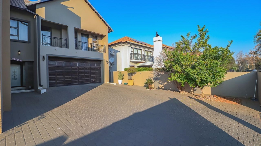 5 Bedroom Property for Sale in Rose Acres Estate Gauteng