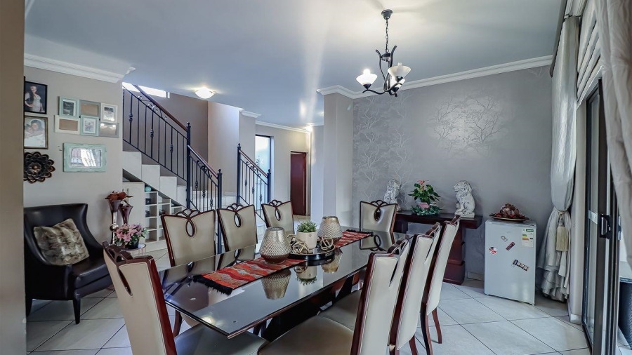 5 Bedroom Property for Sale in Rose Acres Estate Gauteng