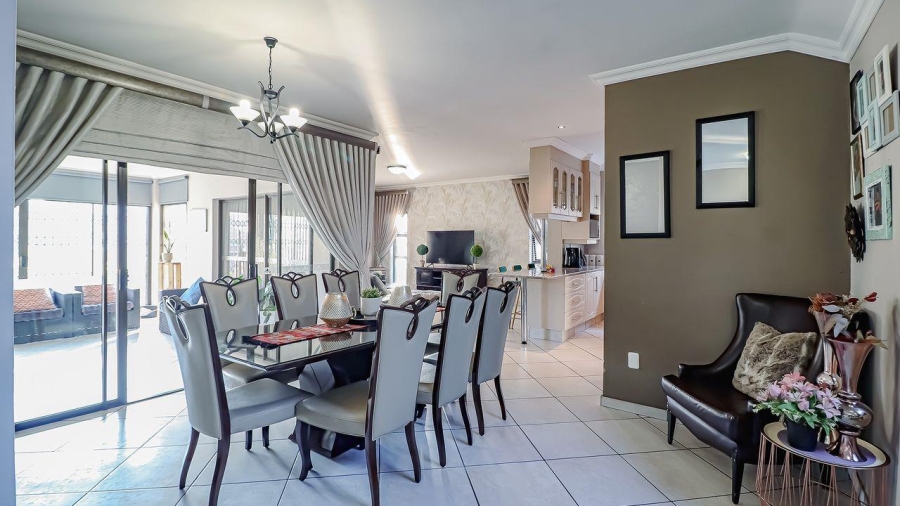 5 Bedroom Property for Sale in Rose Acres Estate Gauteng