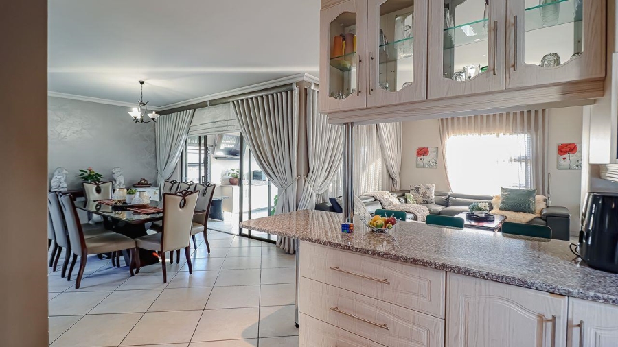 5 Bedroom Property for Sale in Rose Acres Estate Gauteng