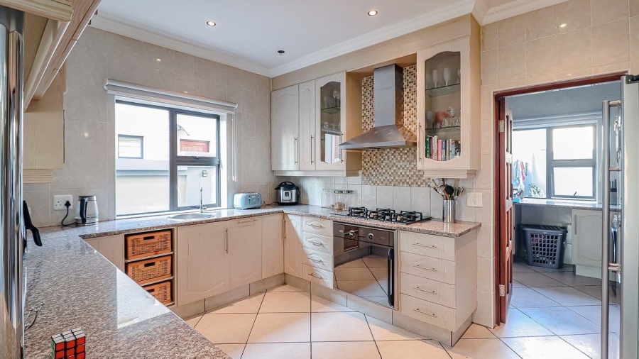 5 Bedroom Property for Sale in Rose Acres Estate Gauteng