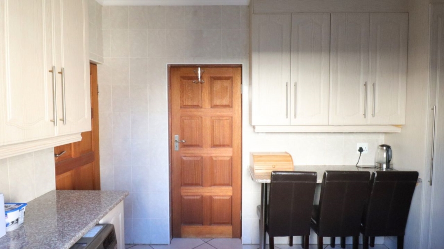 5 Bedroom Property for Sale in Rose Acres Estate Gauteng