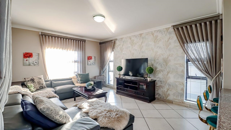 5 Bedroom Property for Sale in Rose Acres Estate Gauteng