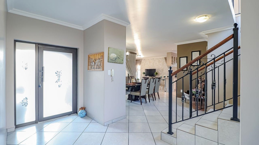 5 Bedroom Property for Sale in Rose Acres Estate Gauteng