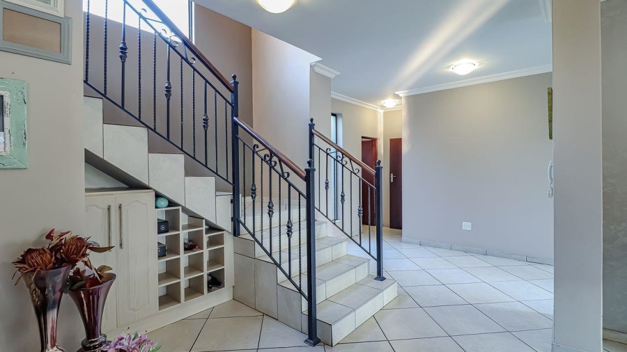5 Bedroom Property for Sale in Rose Acres Estate Gauteng