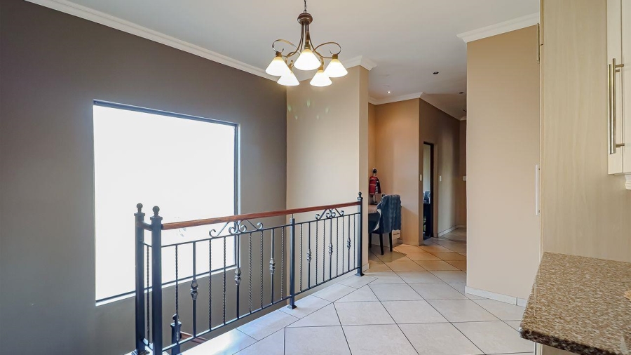 5 Bedroom Property for Sale in Rose Acres Estate Gauteng