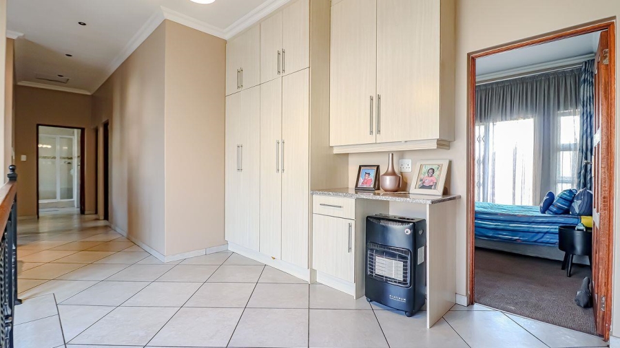 5 Bedroom Property for Sale in Rose Acres Estate Gauteng