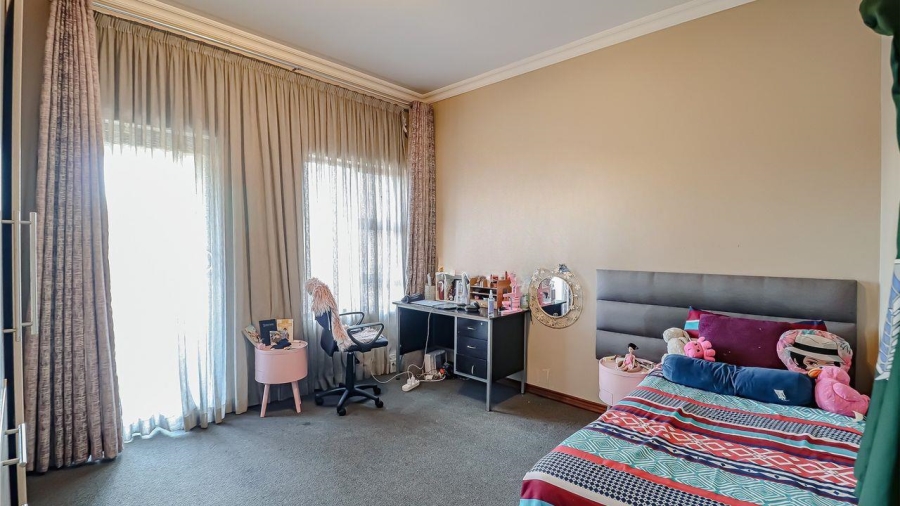 5 Bedroom Property for Sale in Rose Acres Estate Gauteng