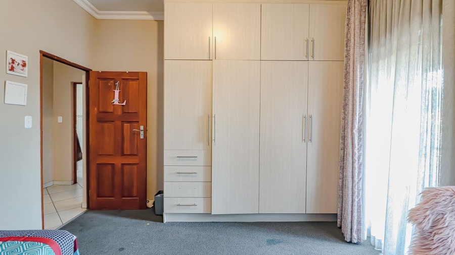 5 Bedroom Property for Sale in Rose Acres Estate Gauteng