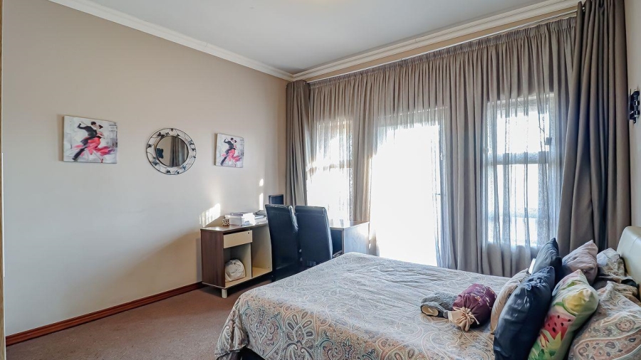 5 Bedroom Property for Sale in Rose Acres Estate Gauteng