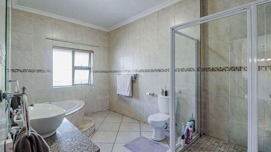 5 Bedroom Property for Sale in Rose Acres Estate Gauteng