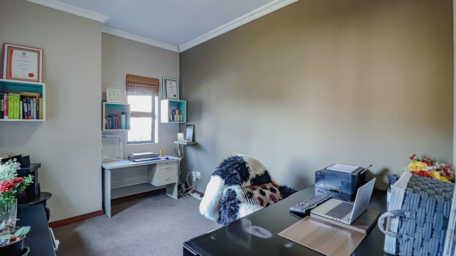 5 Bedroom Property for Sale in Rose Acres Estate Gauteng