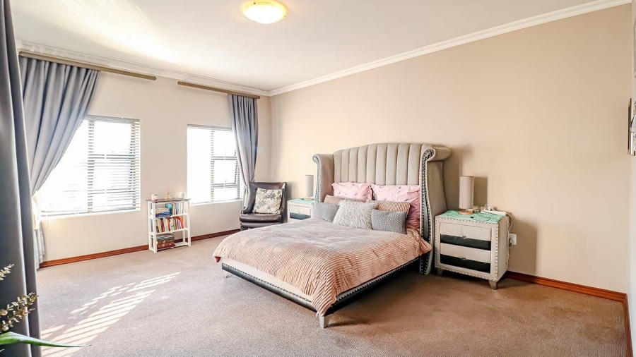 5 Bedroom Property for Sale in Rose Acres Estate Gauteng