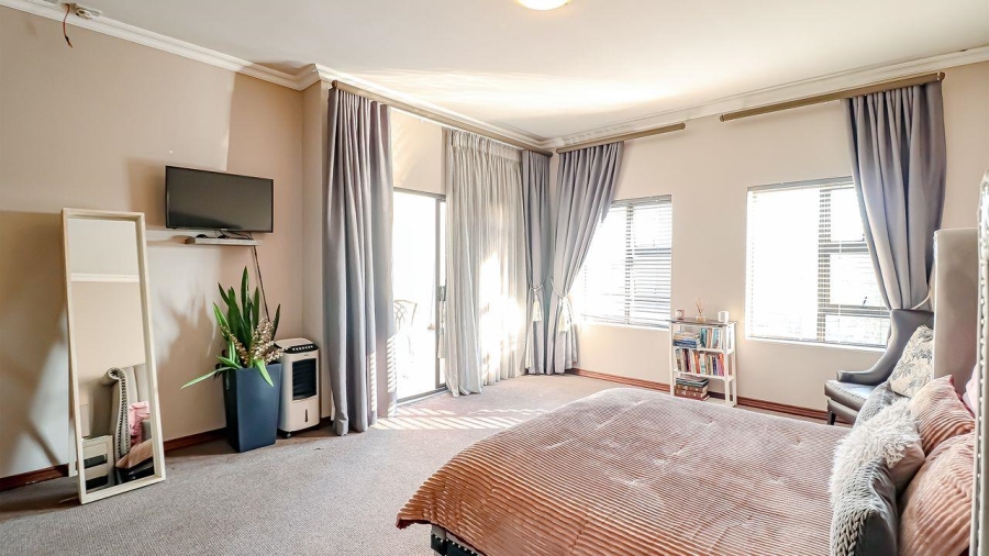 5 Bedroom Property for Sale in Rose Acres Estate Gauteng