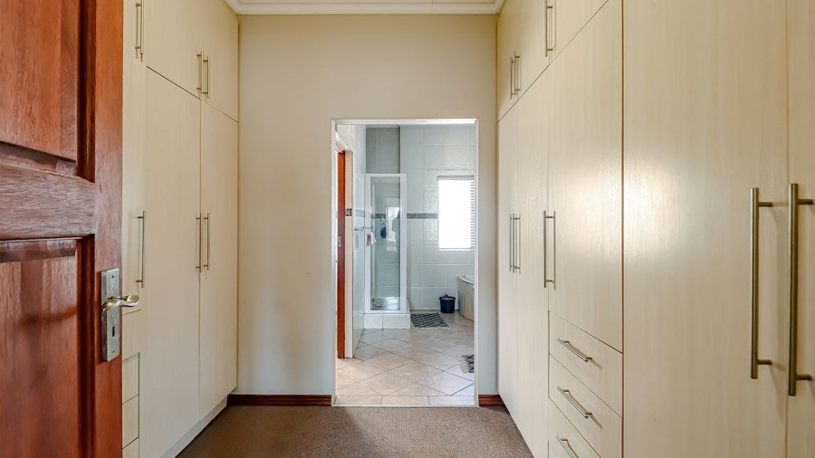 5 Bedroom Property for Sale in Rose Acres Estate Gauteng