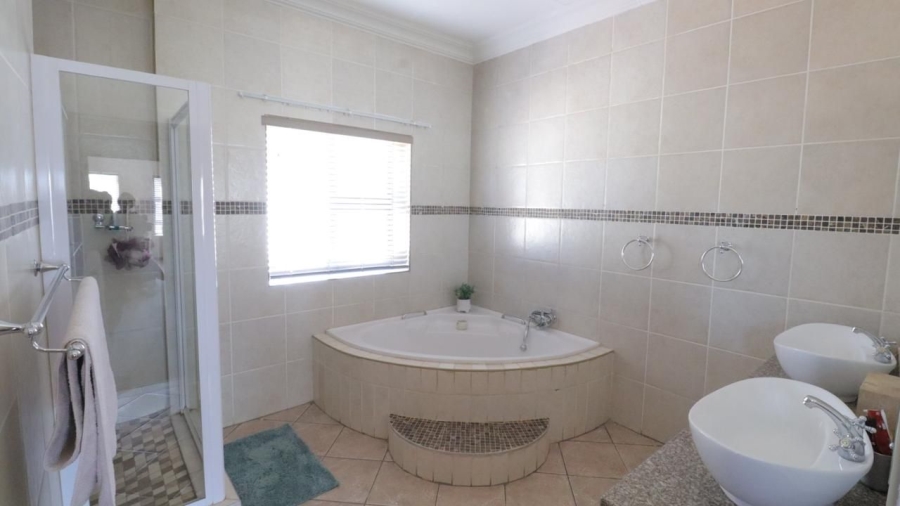5 Bedroom Property for Sale in Rose Acres Estate Gauteng