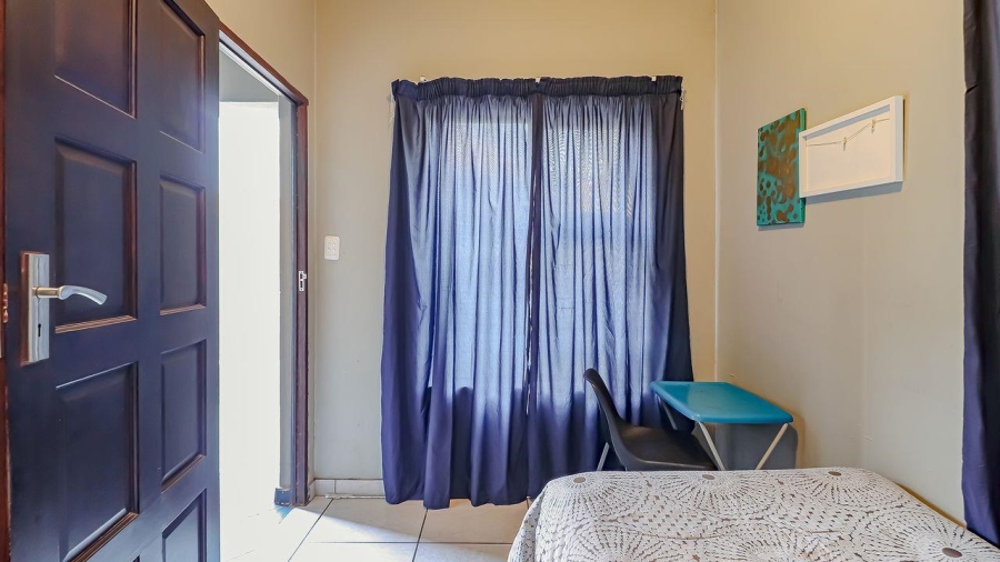 5 Bedroom Property for Sale in Rose Acres Estate Gauteng