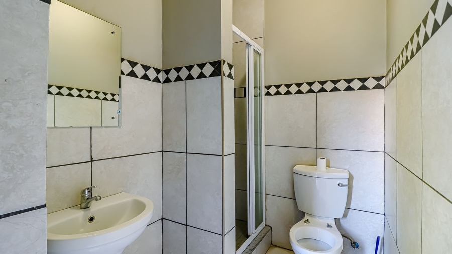 5 Bedroom Property for Sale in Rose Acres Estate Gauteng
