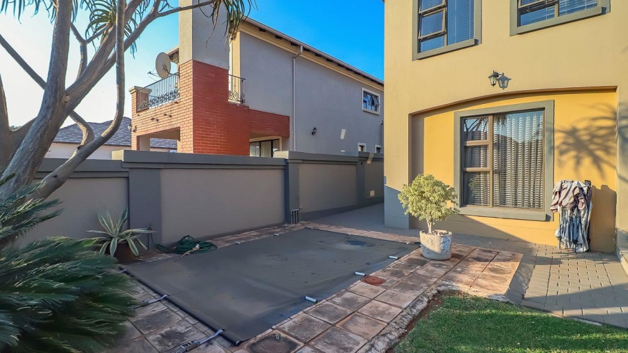 5 Bedroom Property for Sale in Rose Acres Estate Gauteng