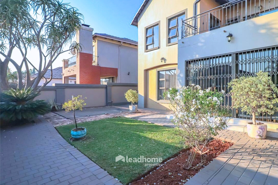 5 Bedroom Property for Sale in Rose Acres Estate Gauteng