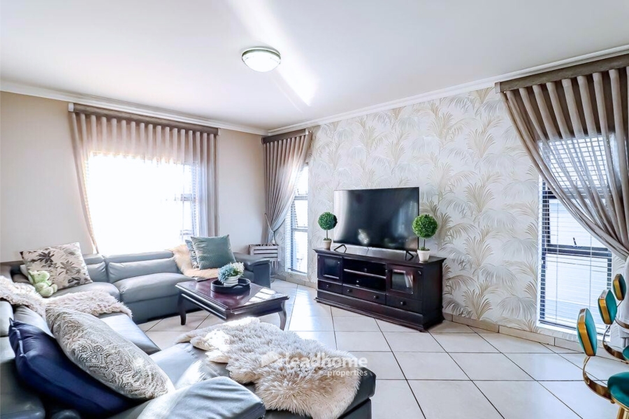 5 Bedroom Property for Sale in Rose Acres Estate Gauteng