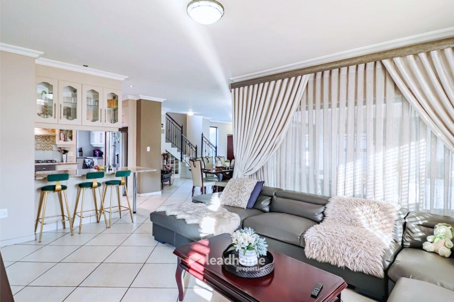 5 Bedroom Property for Sale in Rose Acres Estate Gauteng