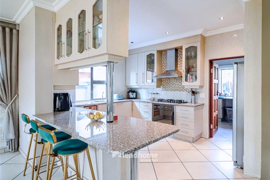 5 Bedroom Property for Sale in Rose Acres Estate Gauteng