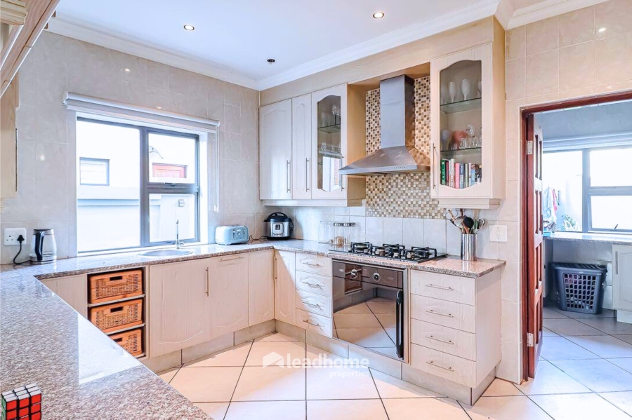 5 Bedroom Property for Sale in Rose Acres Estate Gauteng