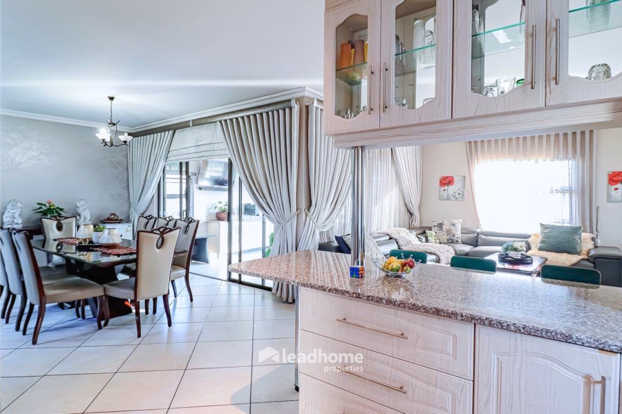 5 Bedroom Property for Sale in Rose Acres Estate Gauteng