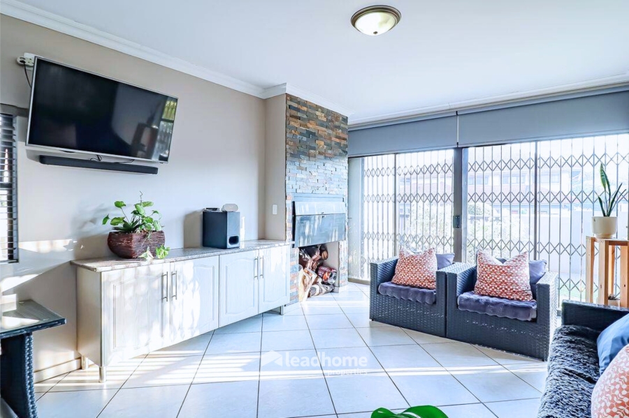 5 Bedroom Property for Sale in Rose Acres Estate Gauteng