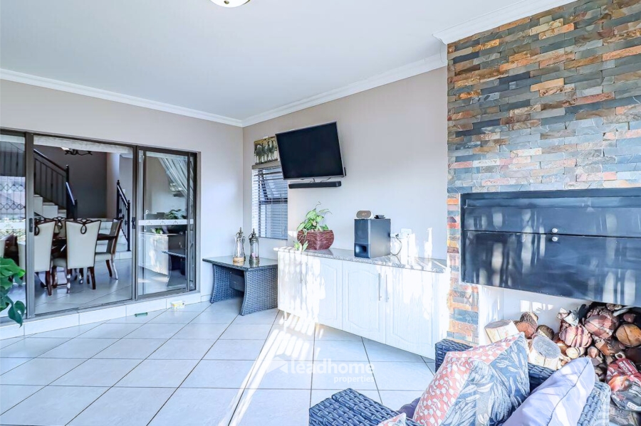 5 Bedroom Property for Sale in Rose Acres Estate Gauteng