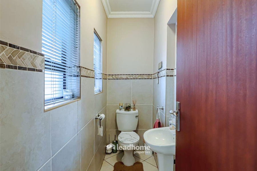 5 Bedroom Property for Sale in Rose Acres Estate Gauteng