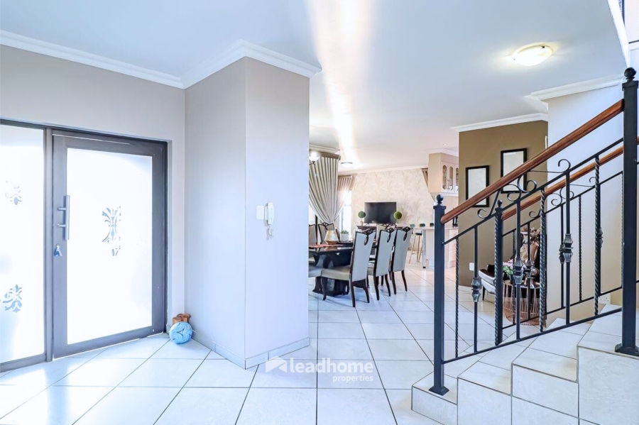 5 Bedroom Property for Sale in Rose Acres Estate Gauteng