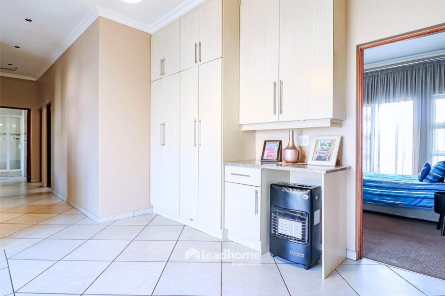 5 Bedroom Property for Sale in Rose Acres Estate Gauteng