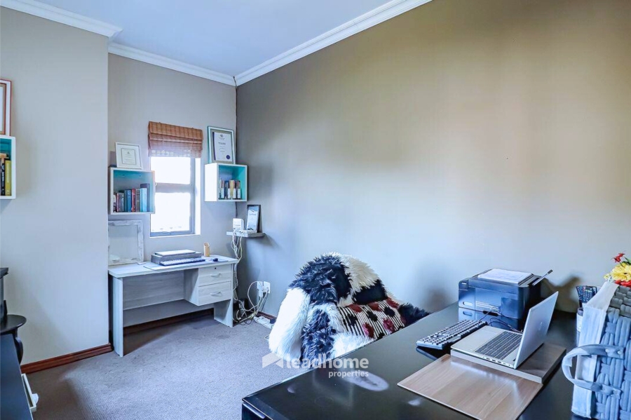 5 Bedroom Property for Sale in Rose Acres Estate Gauteng
