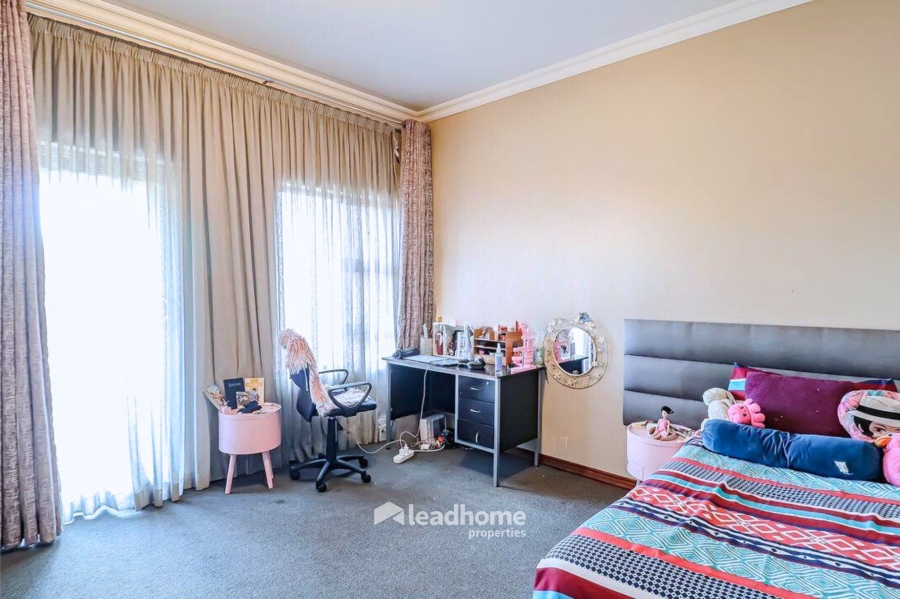 5 Bedroom Property for Sale in Rose Acres Estate Gauteng
