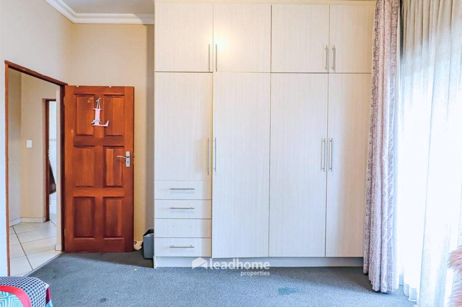 5 Bedroom Property for Sale in Rose Acres Estate Gauteng